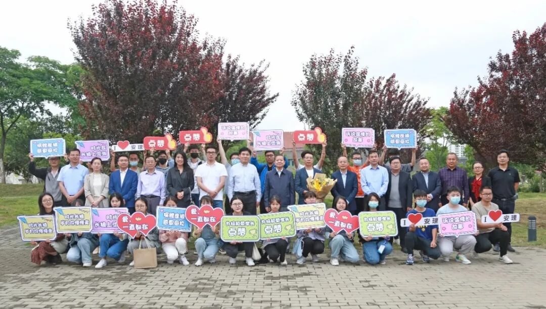 浓浓母校情、、依依校友心，，，杨和荣董事长出席安徽理工大学三项活动